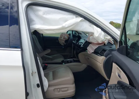 2017 Honda Pilot Elite z USA, uszkodzony, nr VIN 5FNYF6H00HB002353